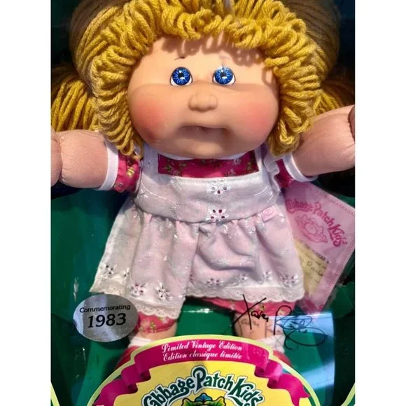 •SOLD•| Cabbage Patch Kids | MIB 2011 30th Anniversary CPK Yarn Haired Girl - Picture 4 of 7